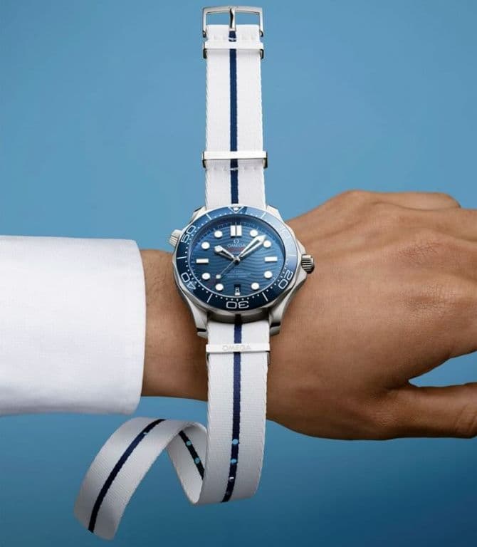 белый ремень для часов NATO от бренда Omega