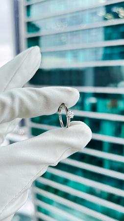 Кольцо Tiffany&Co из платины с бриллиантом 16 размер