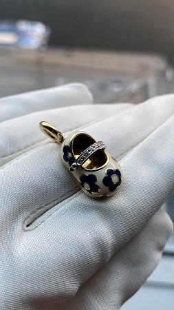 Подвеска Aaron Basha  Baby Shoe из желтого золота 750 пробы с бриллиантами 0.11 карата