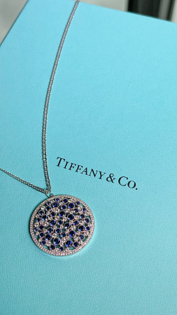Подвеска Tiffany&Co Cobblestone Medallion из платины с бриллиантами и сапфирами